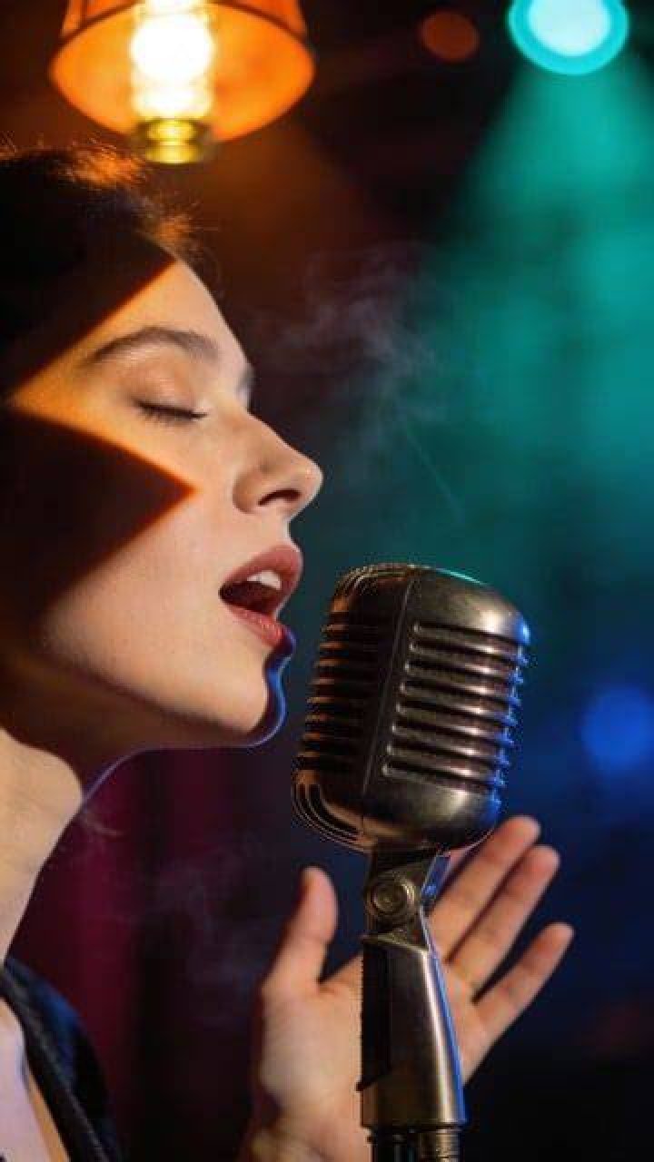 Passionate: The singer closed her eyes and flexed her vocals